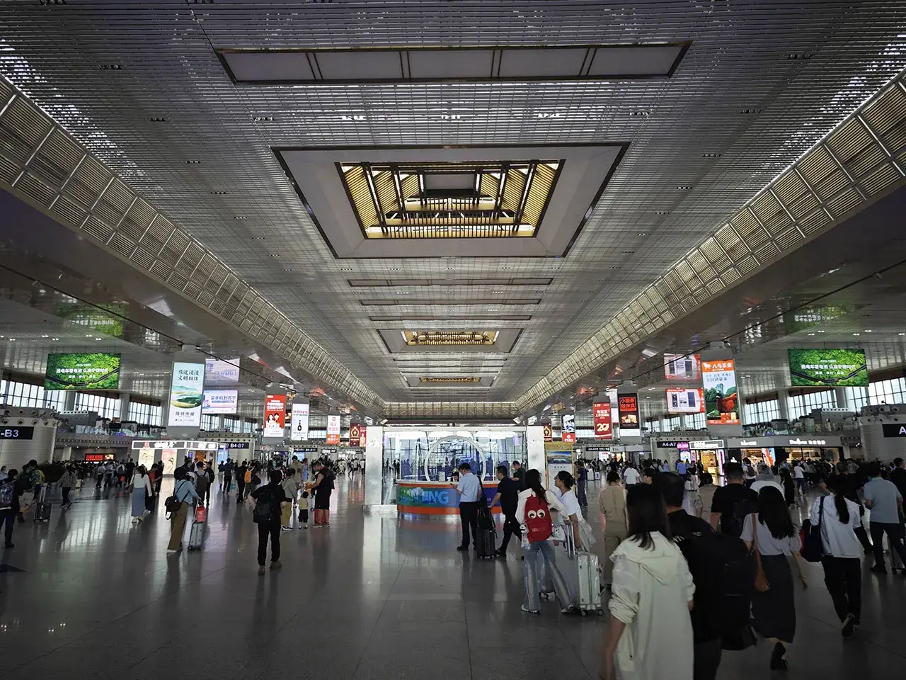 据说这也是亚洲最大高铁站